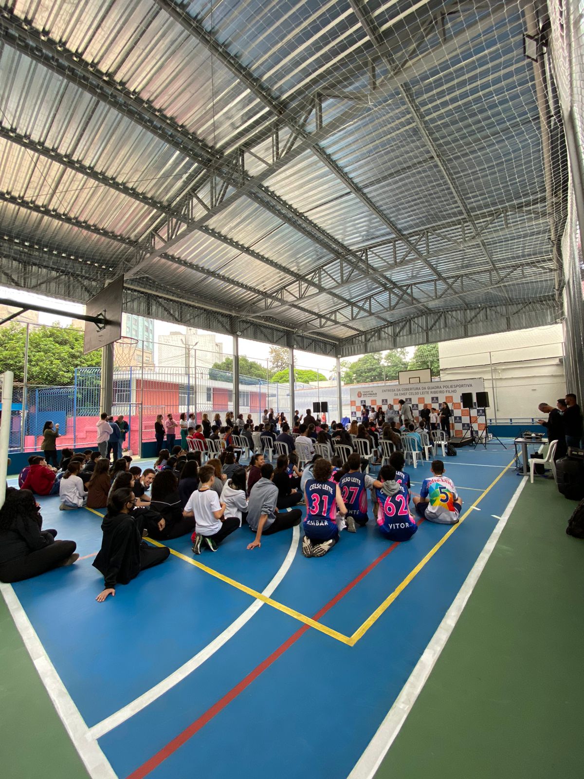 Prefeitura entrega 41ª cobertura de quadra poliesportiva em escola da